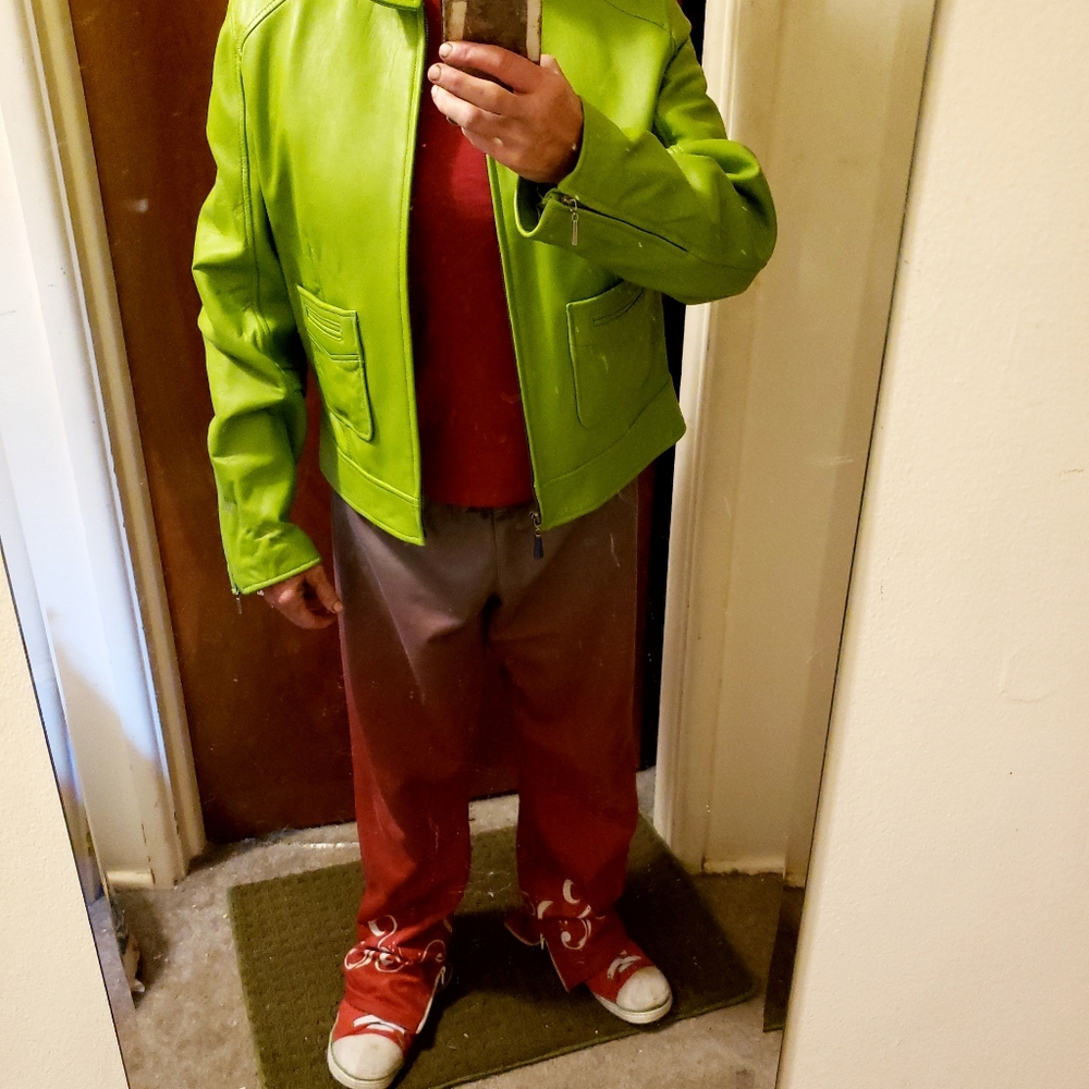 BRANDS NEW WITH TAGS GRASS GREEN LEATHER JACKET. Size MEDIUM